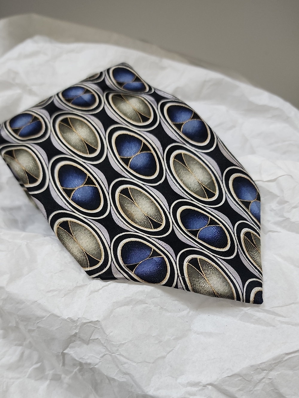Facets Classic Geometric Silk‎ Tie in Blue and Black